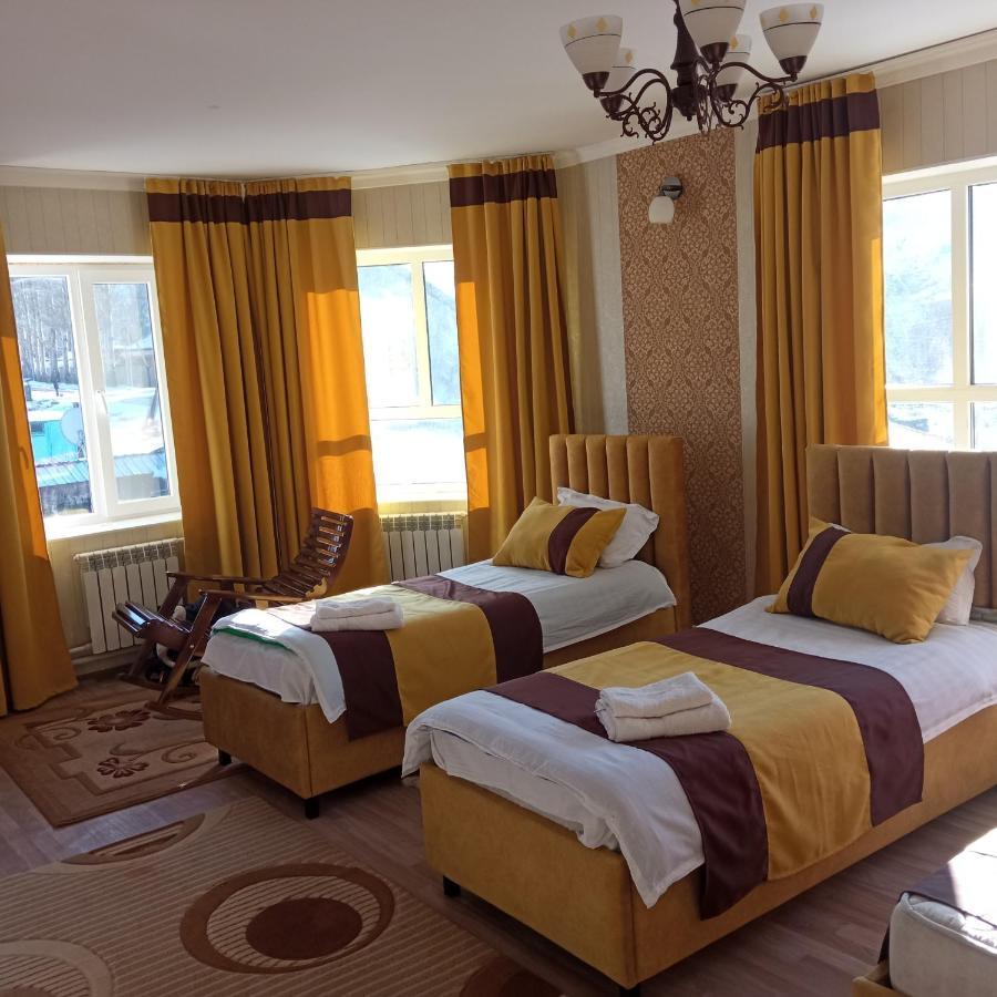 Turan Guesthouse Каракол Экстерьер фото
