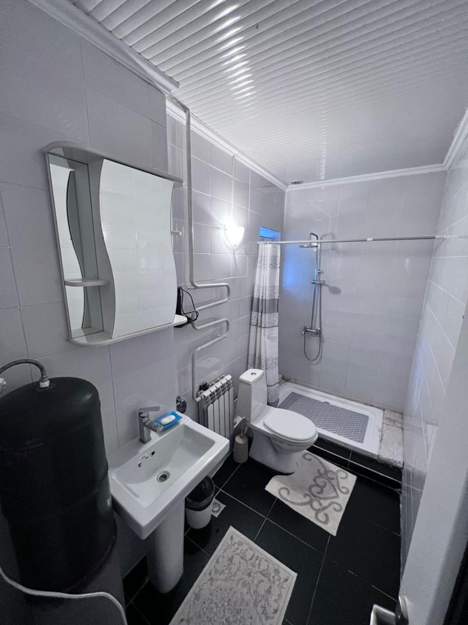 Turan Guesthouse Каракол Экстерьер фото
