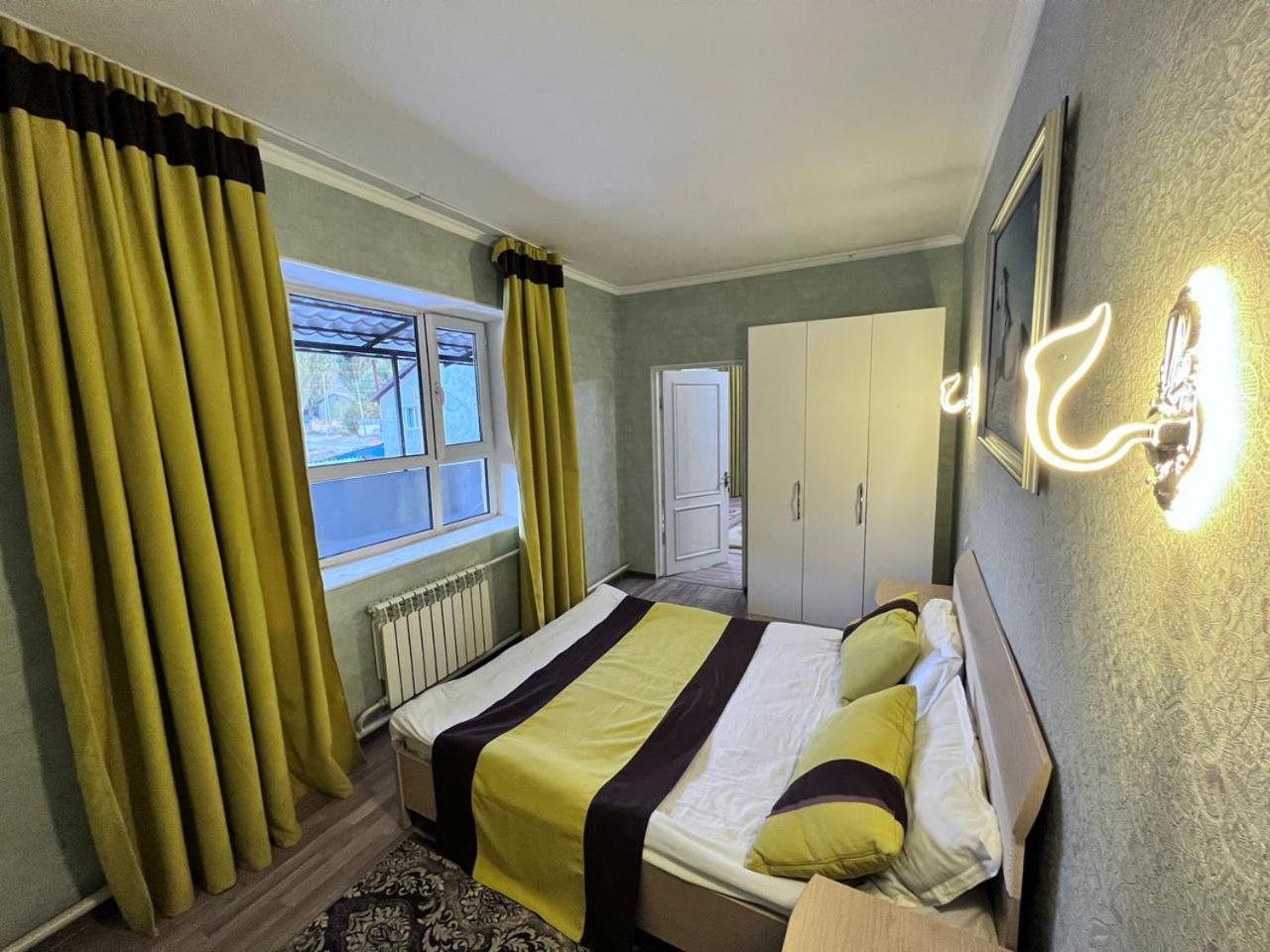 Turan Guesthouse Каракол Экстерьер фото