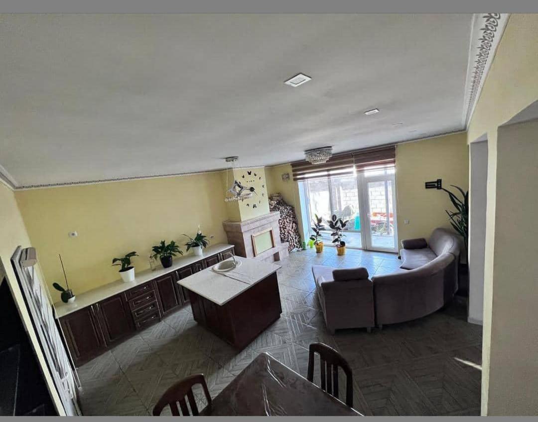 Turan Guesthouse Каракол Экстерьер фото